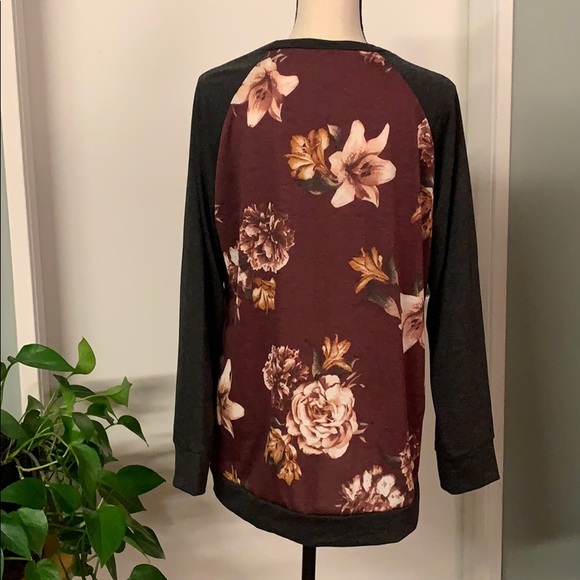❣️SALE❣️ NWT Floral Side Tie Top - Picture 7 of 7